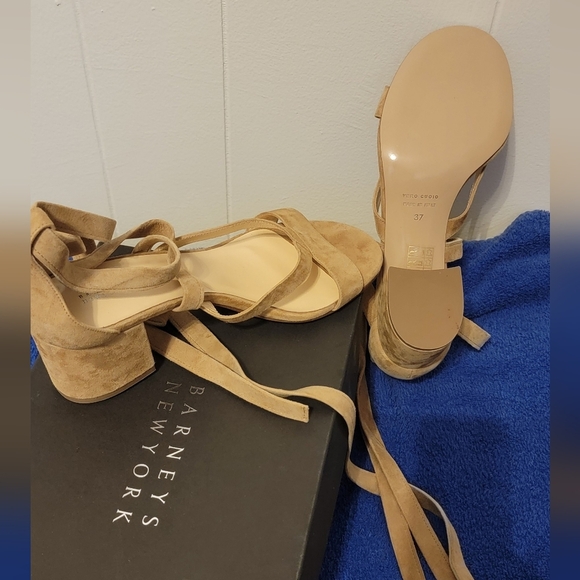 Barneys NY Tan Suede Wrap Up Block Heel Sandals size 7 - Picture 5 of 7
